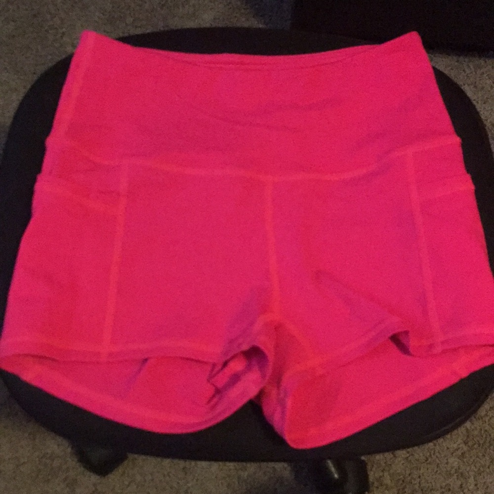 NWOT Buff Bunny workout shorts
